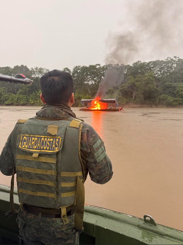 MGP_DICAPI's tweet image. La Capitanía de Puerto de Iquitos, realizó un operativo contra la minería ilegal, en coordinación con Fiscalía Especializada en Materia Ambiental de Loreto, en inmediaciones de la localidad de Huaman Urco.
acortar.link/7vxxkl