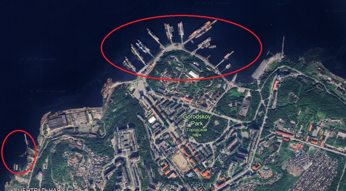 Meanmelon's tweet image. Russian military close to Norwegian NATO border👇
The Kola Peninsula is home to the Northern Fleet, Russia’s most important strategic asset. This area probably has the world’s highest concentration of nuclear weapons and nuclear reactors.

The bases are not scattered randomly,…