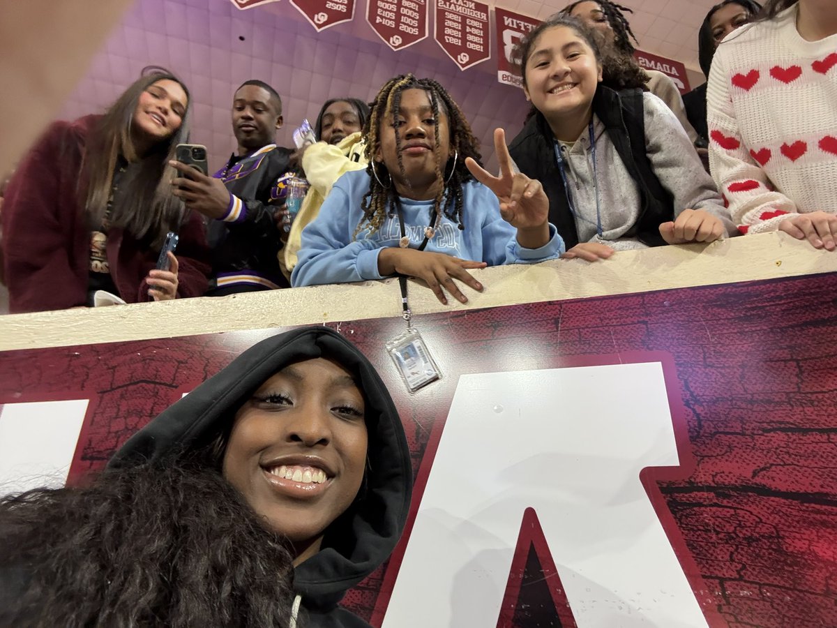 CoachNikki__'s tweet image. Thank you @LE_HOOPS for the college trip with our sister school @WestwoodJH_RISD🤩🏀💜OU v LSU @rwjh_athletics 
 @RichardsonHS1 @RISDAthDept 
#WAWG 💙🧡 The girls had a wonderful time #nodaysoff