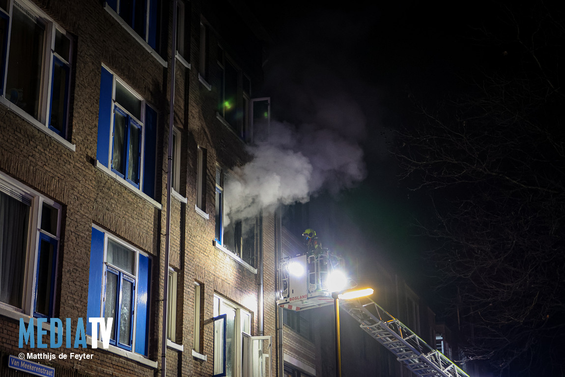 Uitslaande brand in portiekwoning Rotterdam