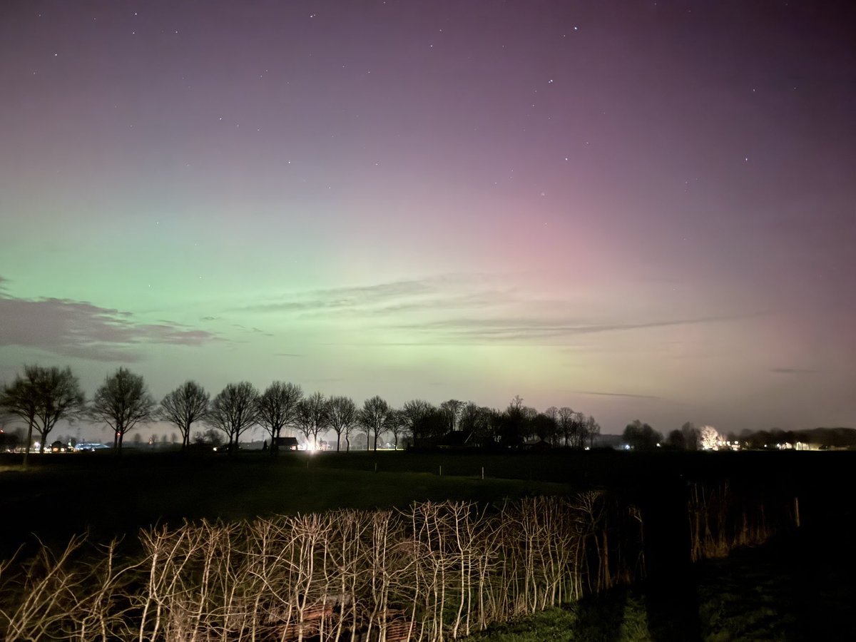 Twietbroek's tweet photo. Jemig wat prachtig, met het blote oog! #noorderlicht #Didam #Greffelkamp https://t.co/tz3B4Cf5jK