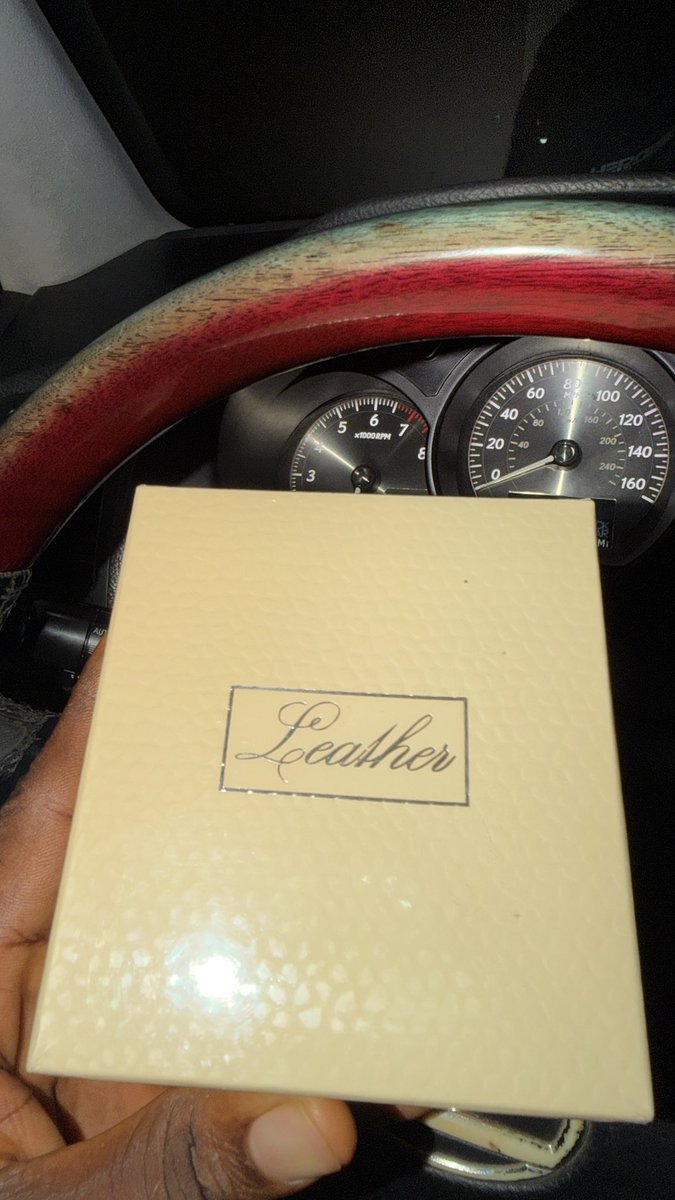 Got this perfume tonight from <a href="/Auntyadaa/">𝐀𝐔𝐍𝐓𝐘 𝐀𝐃𝐀</a>, courtesy of my brother <a href="/obinna_chikodi/">NWACHINEMERE</a>.

I’ll drop my review tomorrow 🔥😁