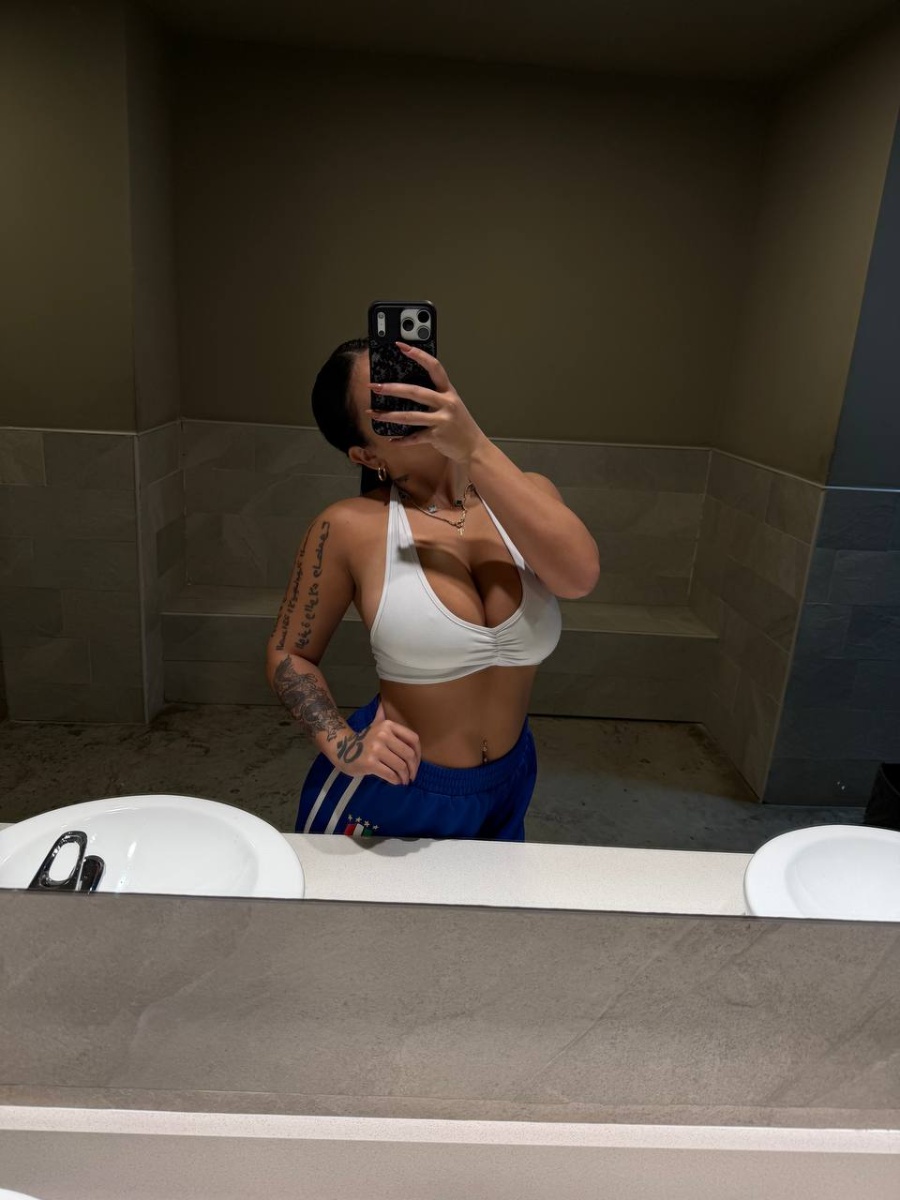 LynGoLinGo's tweet image. my mystery is my own 🗝️