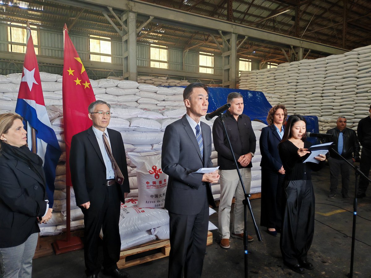 upholdreality's tweet image. 30,000 tons donation of Chinese rice arrives in Cuba, a country the US has tried to starve for 65 years
