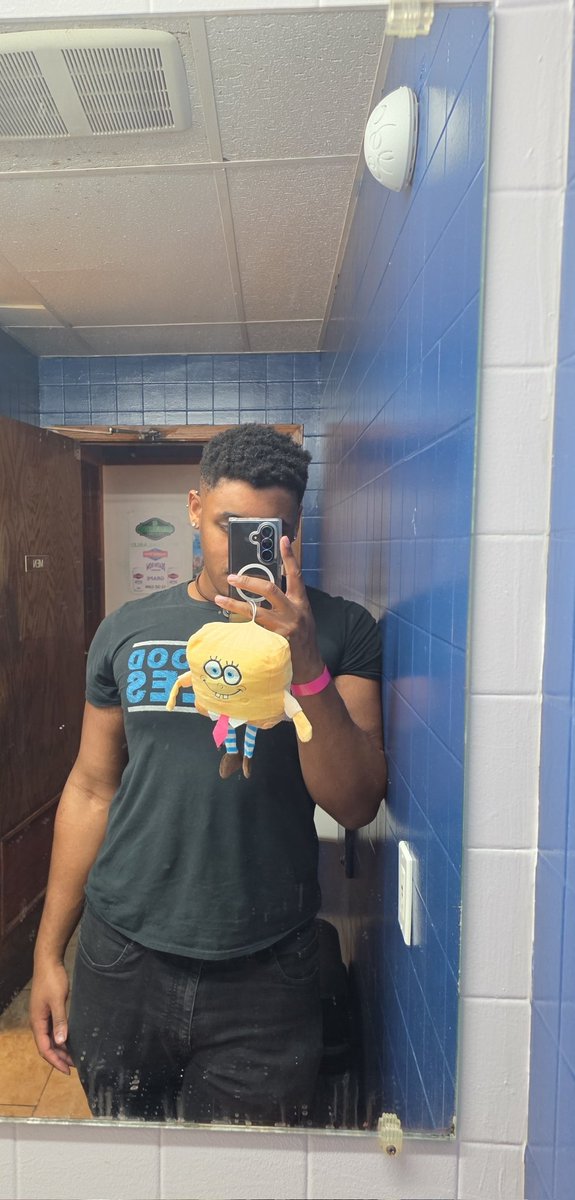 Blue_Birdflys's tweet photo. Felt cute or whatever.  His name is Bob https://t.co/SoeXZ8dbao