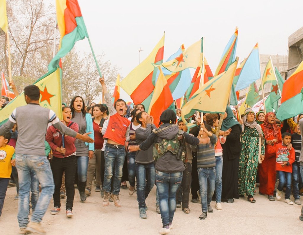 pjuvilla's tweet image. Ara fa un any el ple de la @paerialleida aprovava una moció de @AzadiLleida de condemna de les agressions contra Rojava i en suport d'un sistema confederal democràtic a Síria.

Avui els kurds són massacrats per un govern beneït per occident.