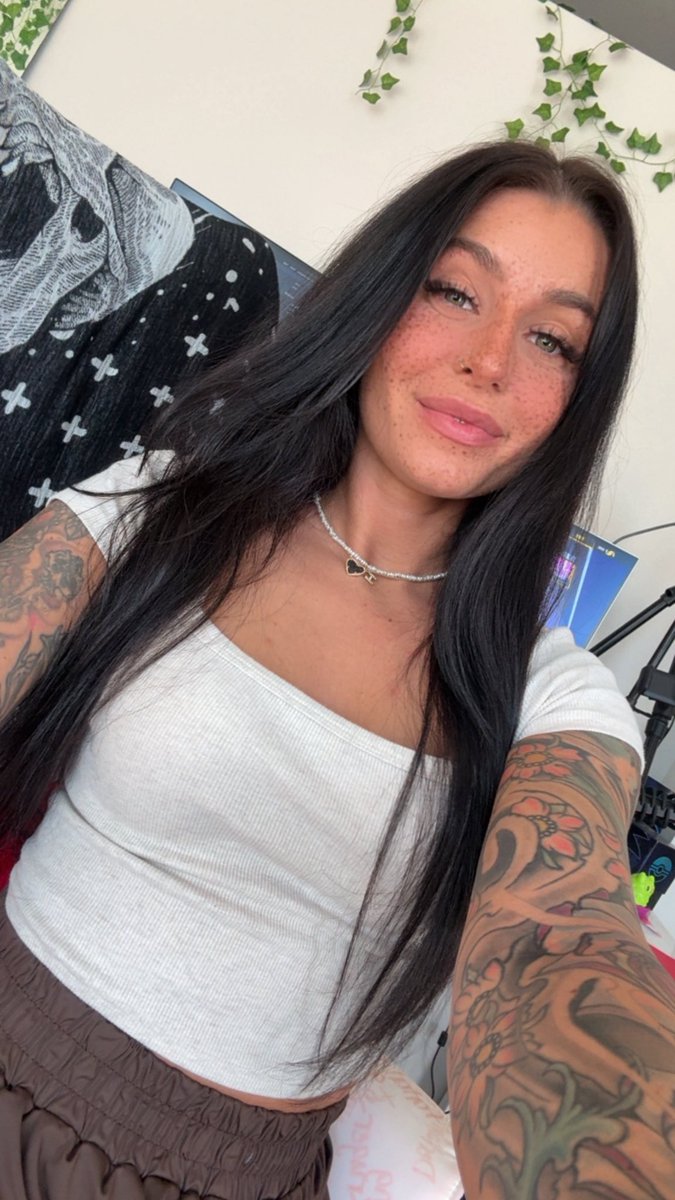Hazel tweet media