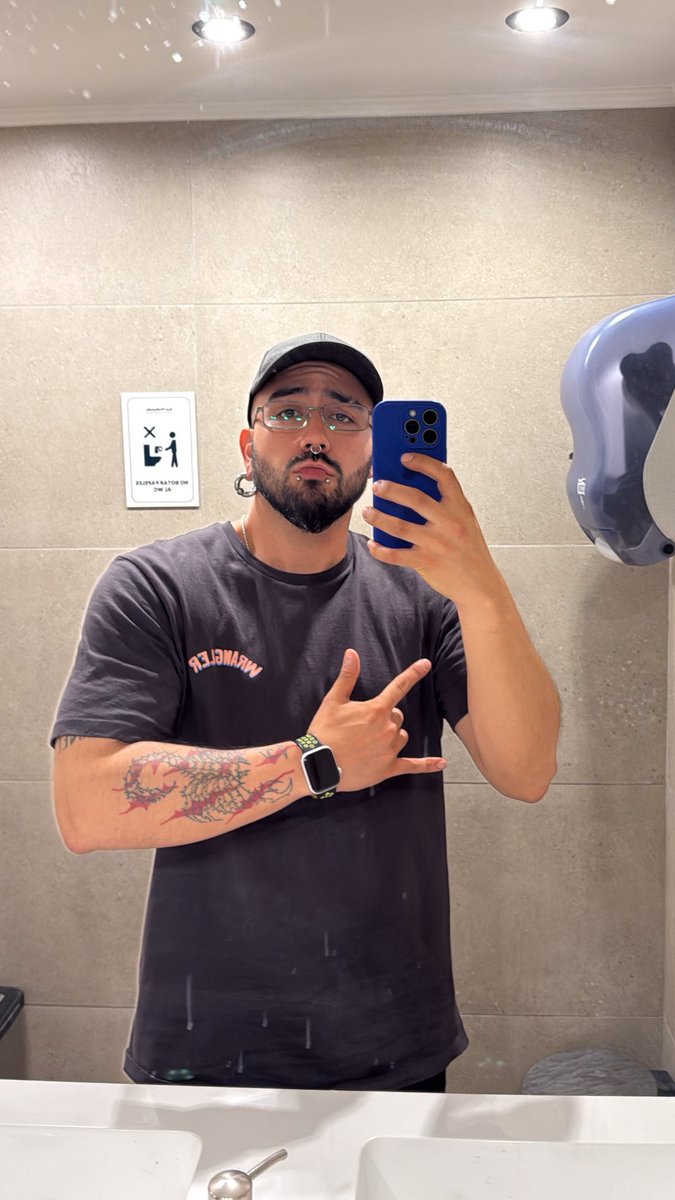 dónde está el bandio que me pololee 🥷??? 🤓  acepto propuestas de cita💘