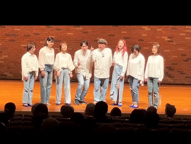 CBivac's tweet photo. 第40回となる歴史あるイベント、宝塚ベガホールで開催された、"ニューイヤーコンサート"に出演させて頂きました
主催者の皆様、大変お世話になりました　そして、沢山のお客様にアカペラを聴いて頂き嬉しく思っています

終演後は打ち上げ
東京からのアカペラ仲間も、一緒に乾杯
とっても楽しかったぁ https://t.co/c4KeTpLRHH