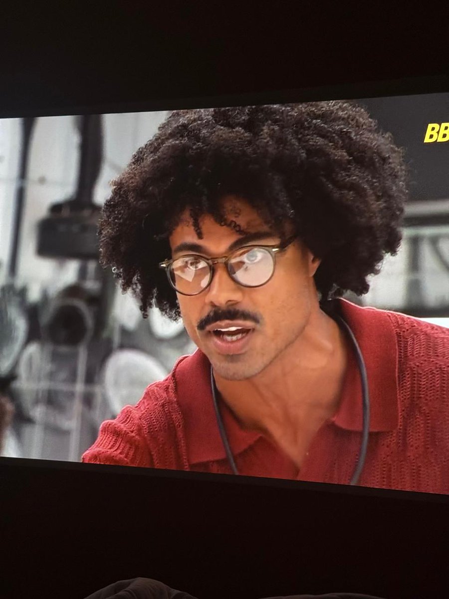 natheaquino's tweet image. e o breno que é o @Brunohenrique de peruca e bigode 
o disfarce meu pai