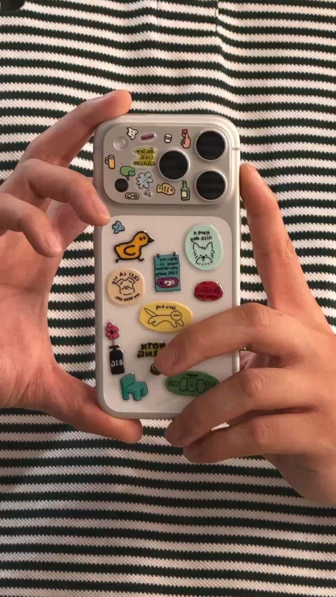 tweetbyyahn's tweet photo. Do you like the style of cameras that iPhone 17 owners have added to their iPhone? https://t.co/ieYfir7n9j