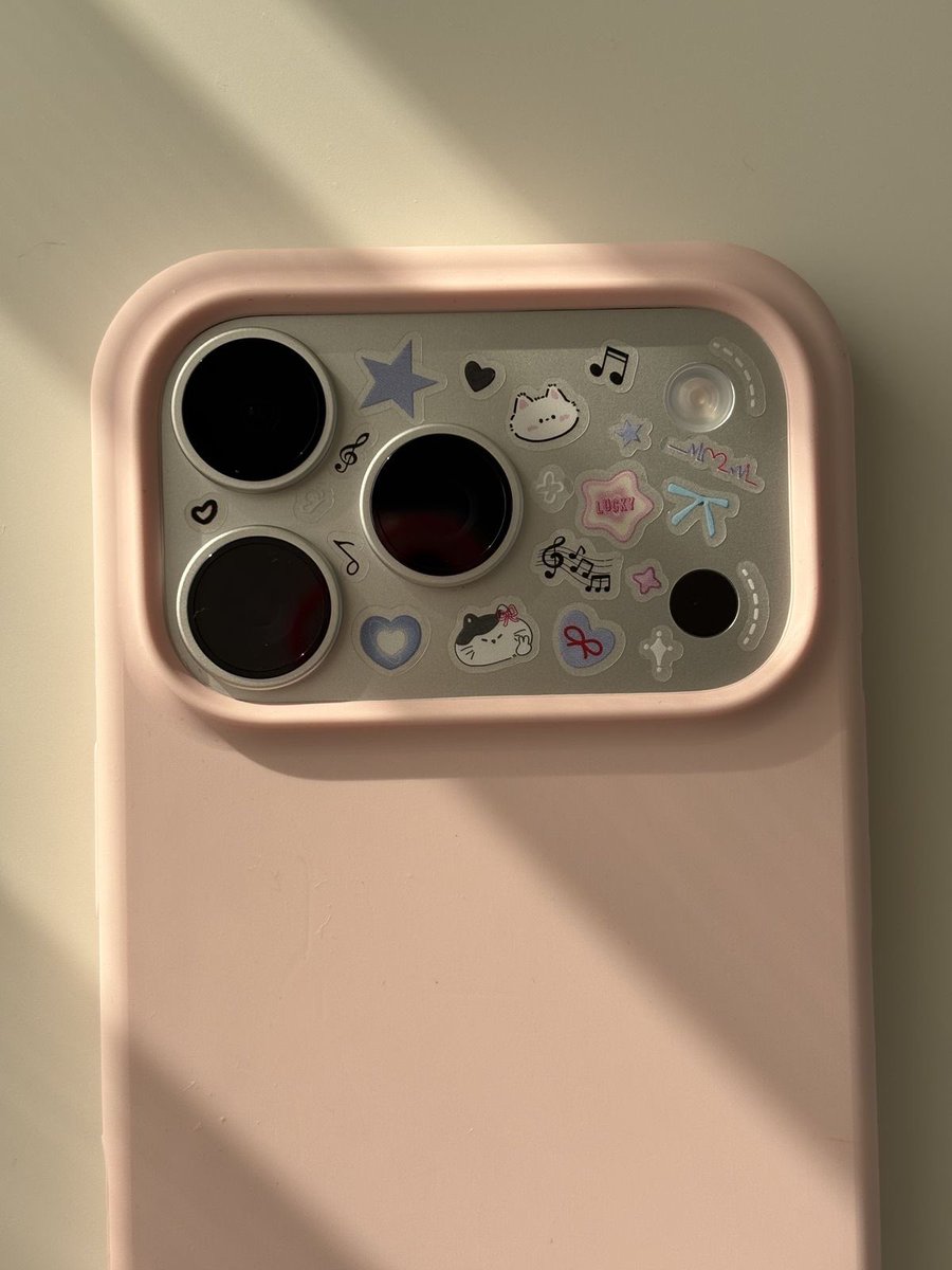 tweetbyyahn's tweet photo. Do you like the style of cameras that iPhone 17 owners have added to their iPhone? https://t.co/ieYfir7n9j