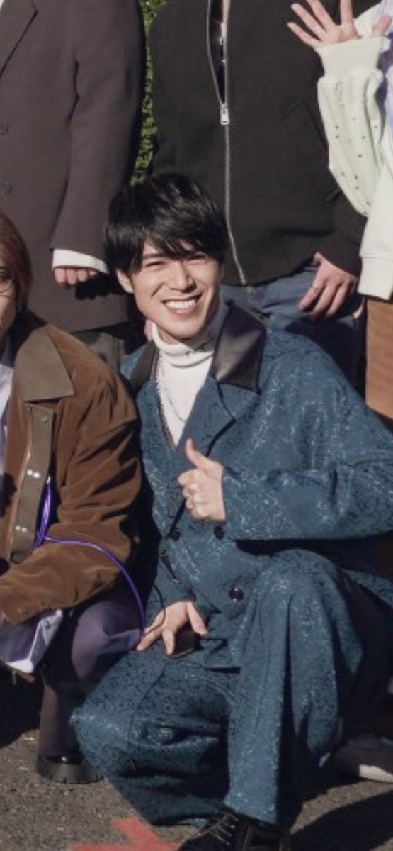 最近はスッてした顔で写るのがいいの？？
後から写真見たら笑顔の人ほぼいない😶