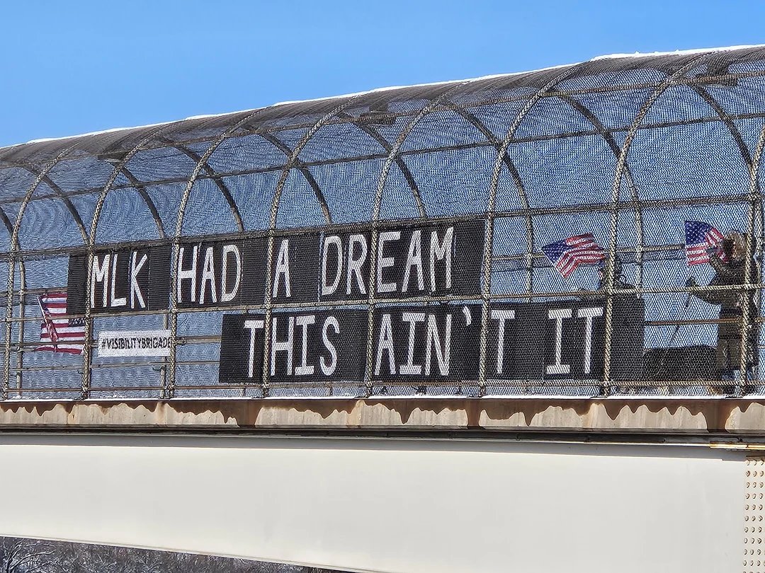 Mollyploofkins's tweet image. Seen in Hartford, CT today...