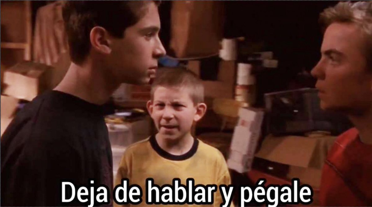 durandoando's tweet image. La señora con el Poli y don hambres.