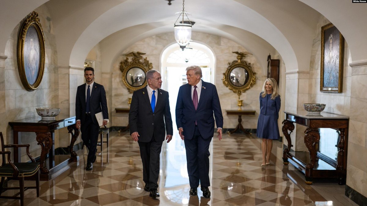 Henrvwnsend's tweet photo. President Trump and Israeli Prime Minister Netanyahu walked inside the White House on their way to a joint press conference to announce the United States' Gaza peace plan. Let us pay tribute to the esteemed President Trump
#MakeAmericaStronger https://t.co/uJSCibPdLb