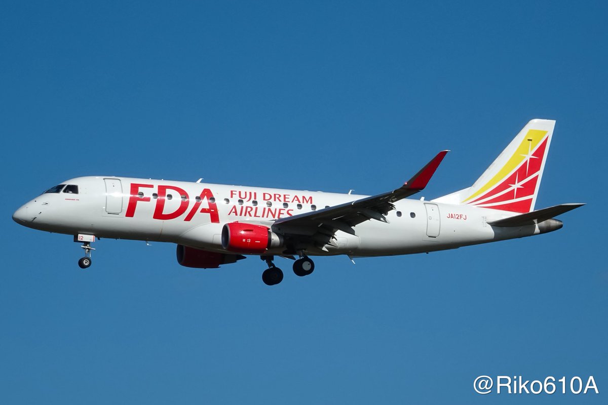 Blue751A's tweet image. #E175を愛でる
個人的に可愛いと思うJA16FJとJA12FJ