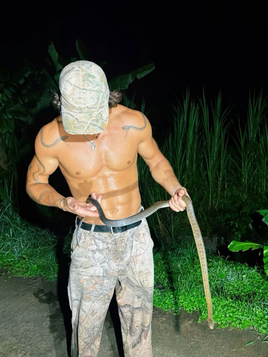 Poo_Crave's tweet image. Robert Rausch has reportedly been arrested and taken into custody for being too damn sexy.