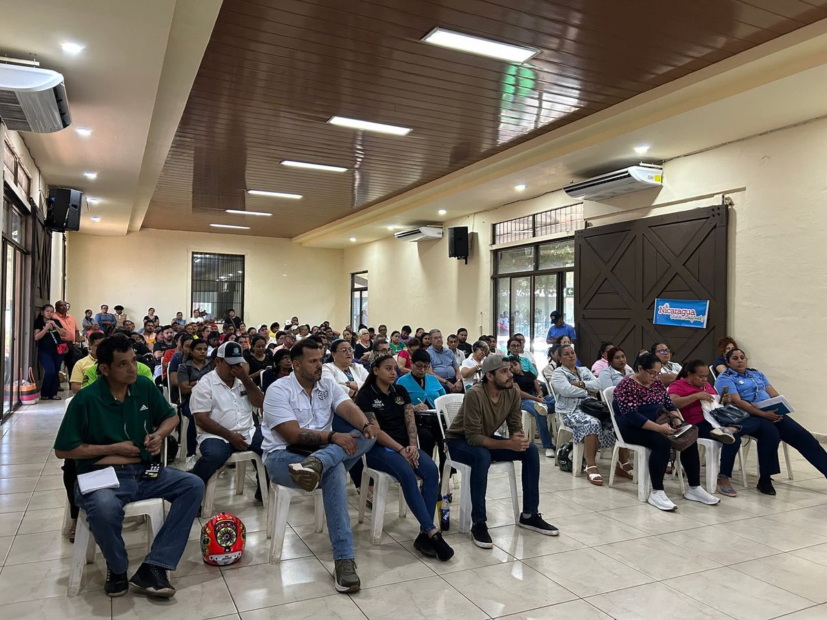 Iniciamos la semana con el Encuentro con empresarios turísticos del municipio de Chinandega 🤝🫡

Con el objetivo de presentar los requisitos para los trámites de licencias o títulos 2026 de sus empresas turísticas. 

#Intur
#NicaraguaFascinanteIrresistible