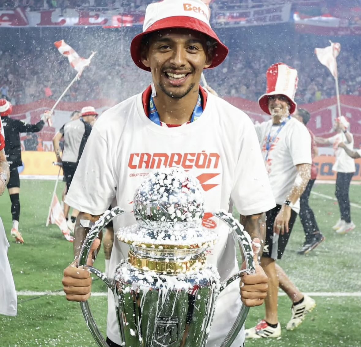 #EDLP Empieza la ilusión en Estudiantes con una posible  continuidad de Cristian Medina 🇦🇹👀

🗣️Eduardo Domínguez: “Mi deseo personal es que continúe. Sé que el club está haciendo un gran esfuerzo por retenerlo”