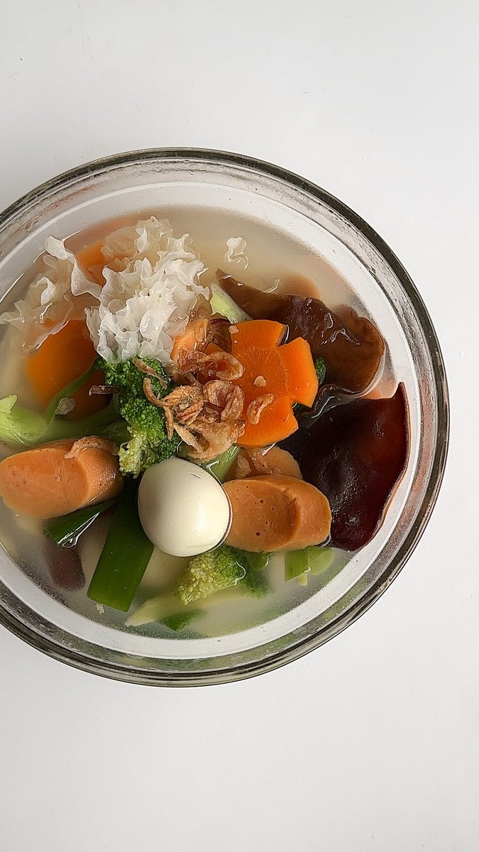 swextdemon's tweet image. setuju, ini masakanku sehari-hari (buat diri sendiri)

seminggu belanja abisnya 300-400rb an,
prioritasnya emg makan realfood &amp;amp; buah. 

tp makin kesini belanjaan makin mahal 🥹