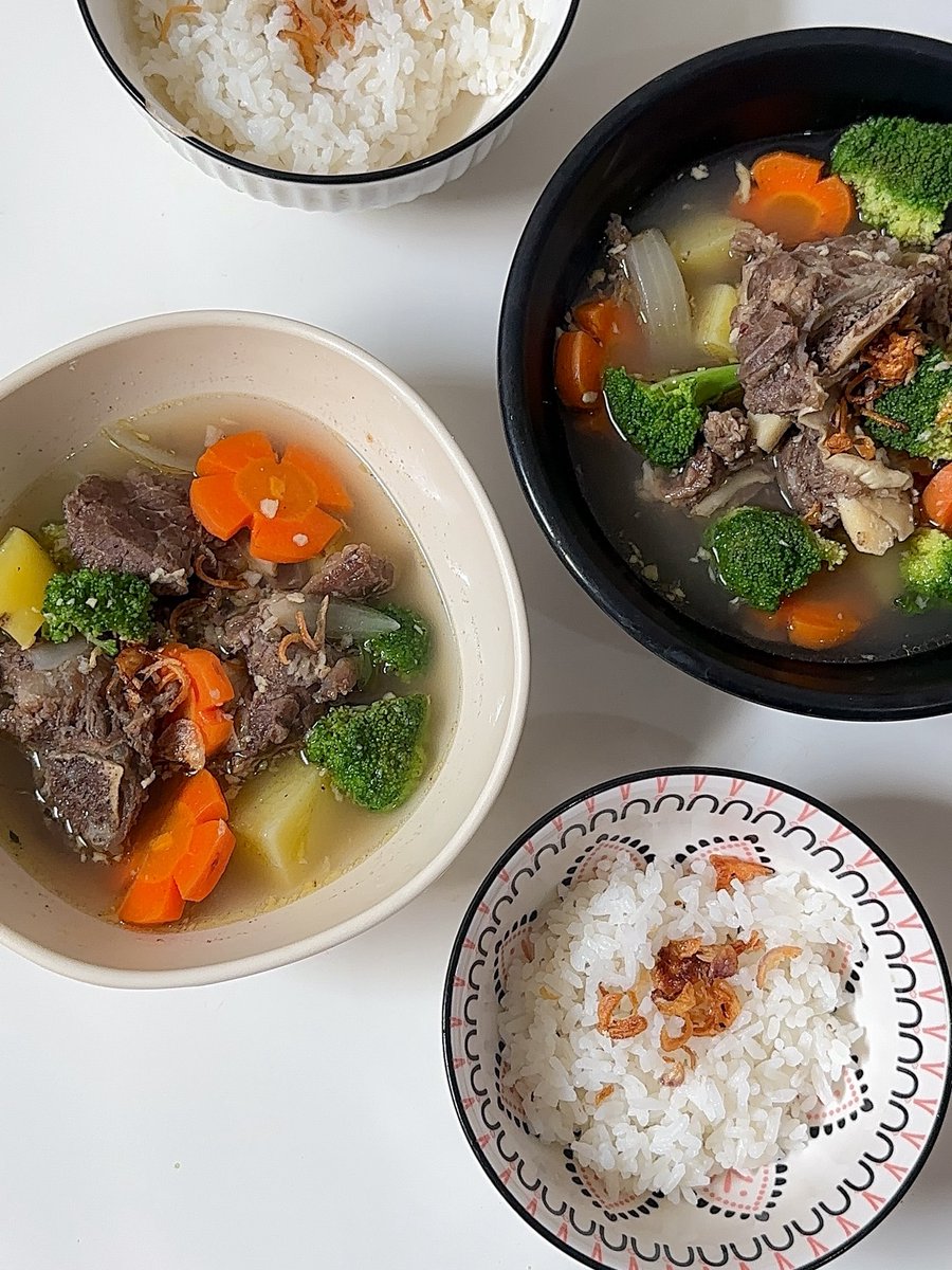 swextdemon's tweet image. setuju, ini masakanku sehari-hari (buat diri sendiri)

seminggu belanja abisnya 300-400rb an,
prioritasnya emg makan realfood &amp;amp; buah. 

tp makin kesini belanjaan makin mahal 🥹