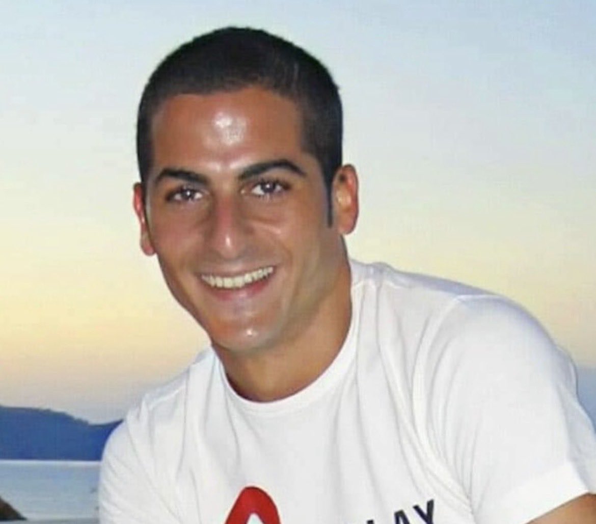 Il y a 20 ans, le 20 janvier 2006, Ilan Halimi #IlanHalimi, un jeune français de confession #juive, était enlevé et torturé durant 3 semaines avant d'être abandonné nu et menotté. Il décédera. 
Un crime antisémite perpétré par le "#gangdesbarbares". 

N'oublions jamais Ilan🖤🇮🇱🙏