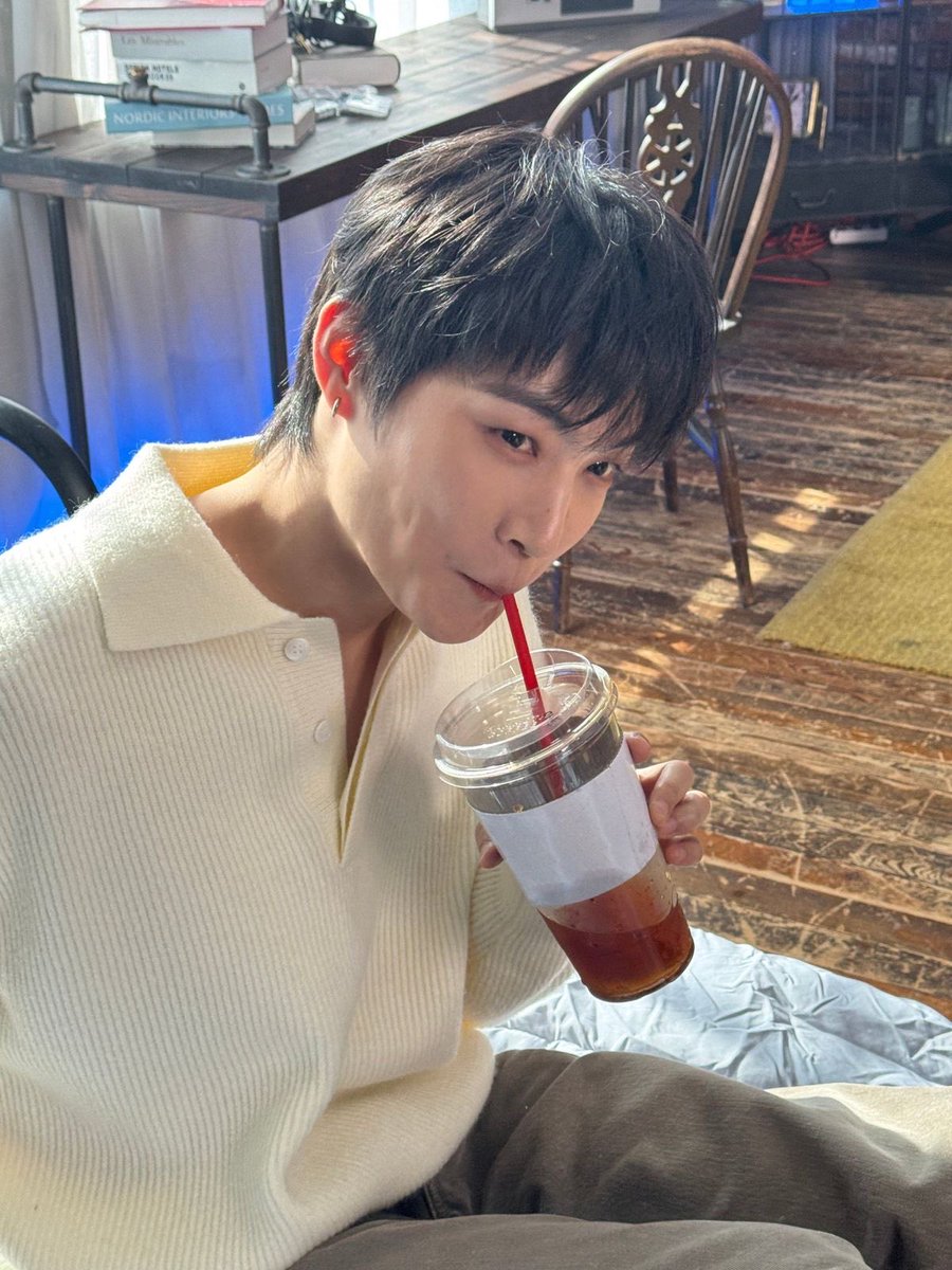 whodeff's tweet image. 재범아, 밥 잘 챙겨 먹고 건강 잘 챙기고 있길 바래... 일하느라 바빠서 올 시간이 없겠지만, 건강이 제일 우선이라는 거 잊지 마! 💚

@jaybnow_hr #JAYB #제이비