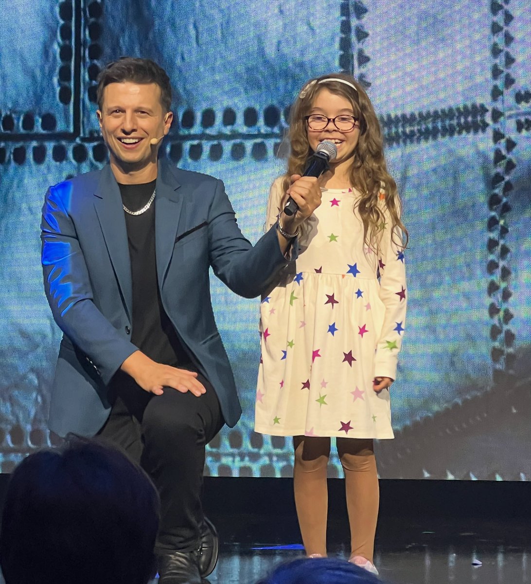 ThePerezHilton's tweet photo. We believe in magic and that @matfranco has one of the best shows of any kind in Las Vegas! We’ve been more than once! It’s a must! At @TheLinq. https://t.co/QEXzfteudj