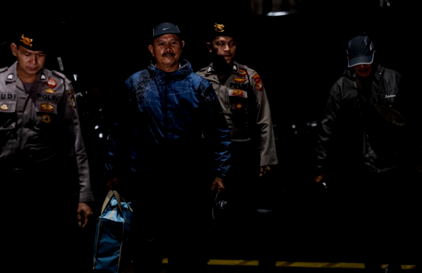 XKazio's tweet photo. Wali Kota Madiun Ketiga yang Terjerat Kasus Korupsi??

selengkapnya: https://t.co/VMlGEFWho3

#madiun #walikota https://t.co/UzME9R3Ymf