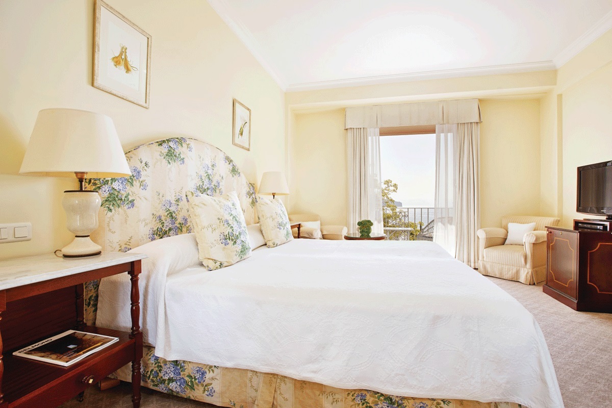 euro_tour's tweet image. ❤泊まってみたい『🇵🇹ポルトガル の #豪華ホテル✨』
➡euro-tour.co.jp/luxury-hotel/p…
フンシャル（マデイラ島）「ベルモンド・リーズ・パレス」　大西洋を望む亜熱帯庭園の崖の上に位置する5つ星リゾートホテルです♪ #ReidsPalace #Madeira #Funchal