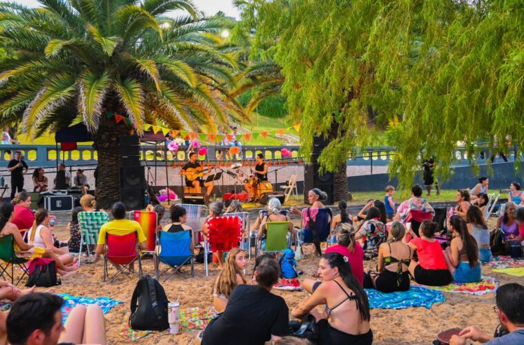 [🏖️] VERANO | Este martes 20, a las 19, en el Balneario Municipal de Paraná, se realizará una nueva jornada de “Ritmos de la Tierra”, propuesta cultural con entrada libre y gratuita que invita a disfrutar de la música y el paisaje en comunidad.
entreriosahora.com/ritmos-de-la-t…
