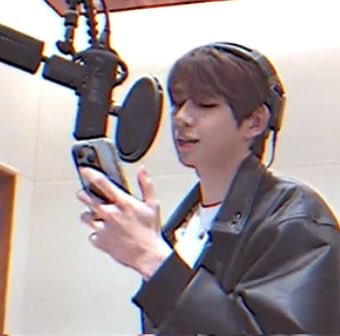 jedit01240's tweet image. 아 또 잘생김