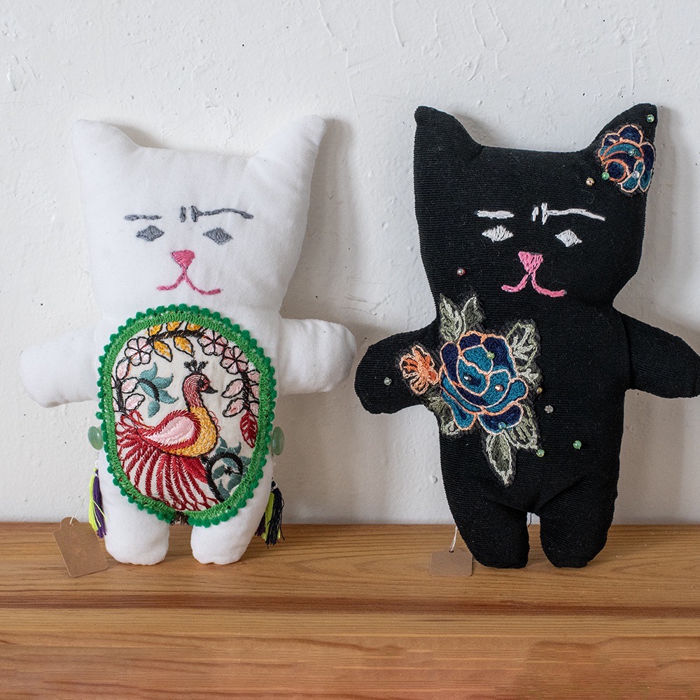 douxdimanche's tweet image. こんにちは！
縫い絵作家の大島亜佐子さんによる
「ぬいきものたち　旅する縫い絵アトリエ exhibition」
2週目がスタートしました
本日も6PMまでオープンしています

展示の様子はこちらからもご覧いただけます＞
2dimanche.com/exposition/mor…

オンラインショップはこちらです＞
2dimanche.shop-pro.jp/?mode=cate&amp;amp;cbi…