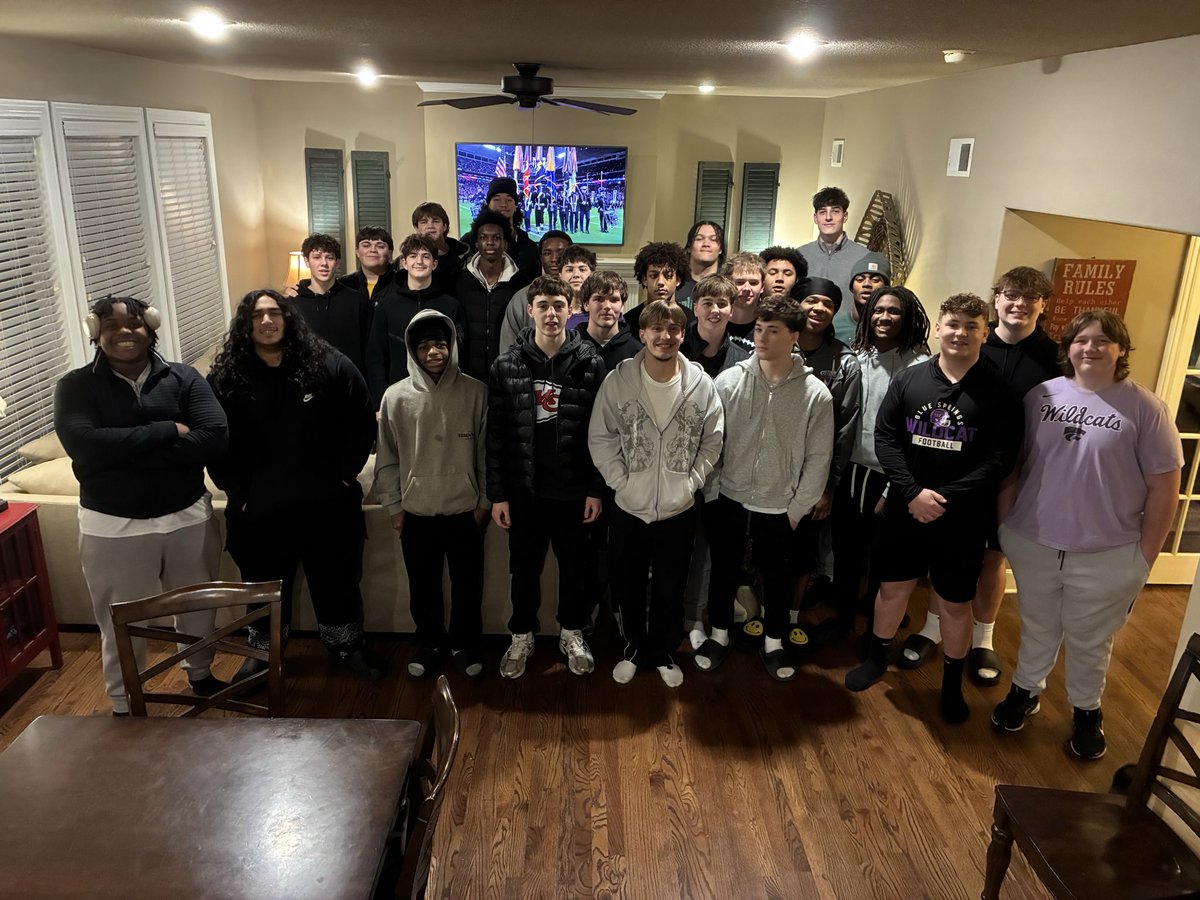 JJPaul53's tweet image. Team chemistry matters. @bshsfootball Watching the National Championship together!!!!!  QB1 @_WyattErickson hosting. 

It’s an exciting time to be a Wildcat!!!!