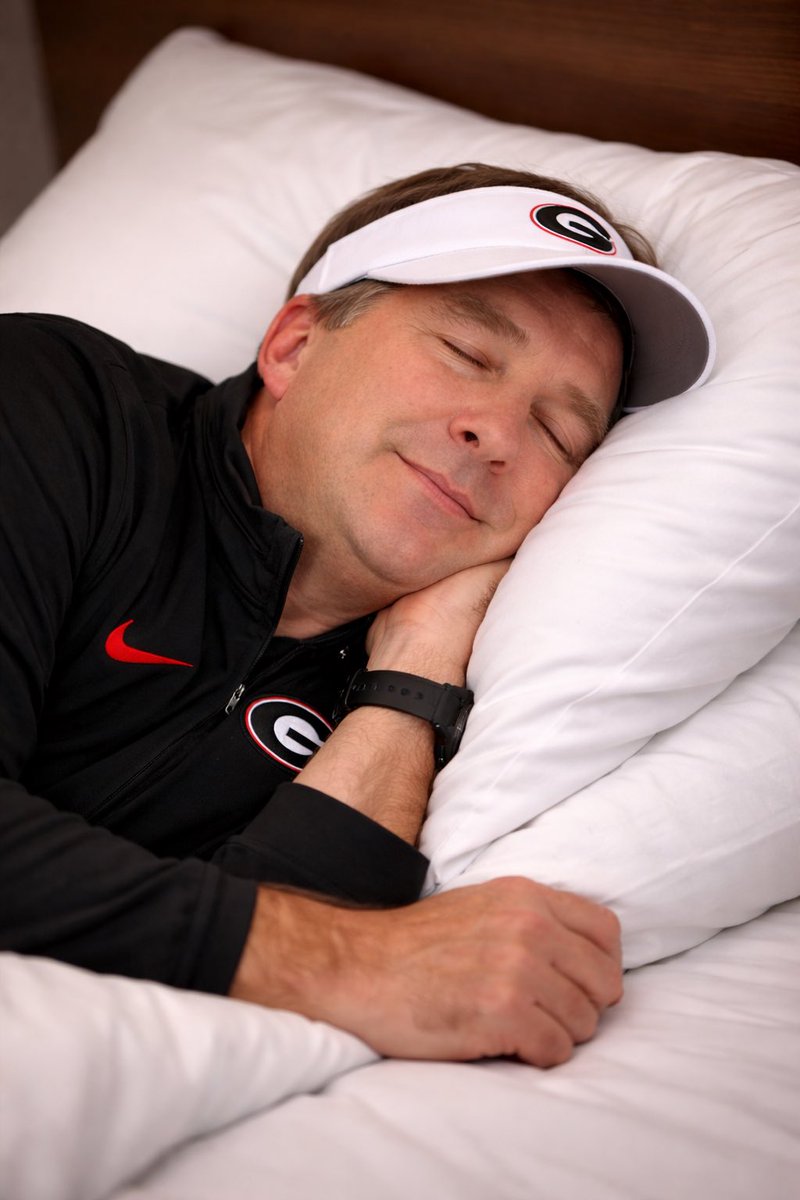 UGARecruiting20's tweet image. When Michigan won a few years ago, I was sad on this night knowing we woulda kicked their ass

I’m going to bed peacefully tonight knowing Indiana may have kicked our ass

Here’s to 2026. #GoDawgs