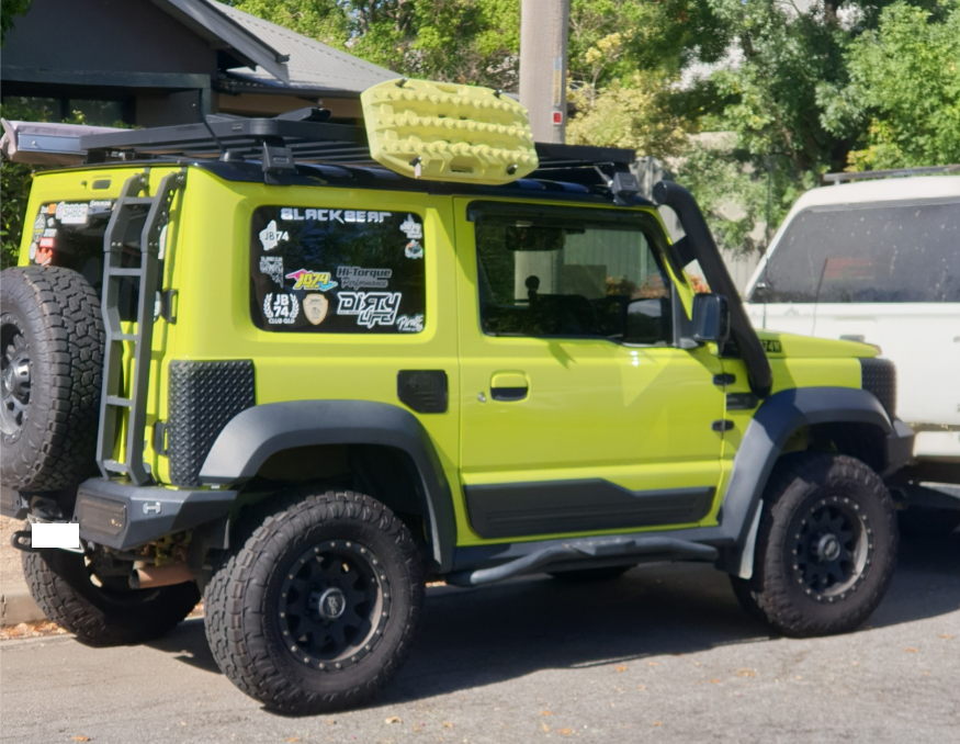 Geoff4646's tweet photo. @DustyPee This your Jimny? spotted in NSW Riverina. https://t.co/DuKZ6dWJov