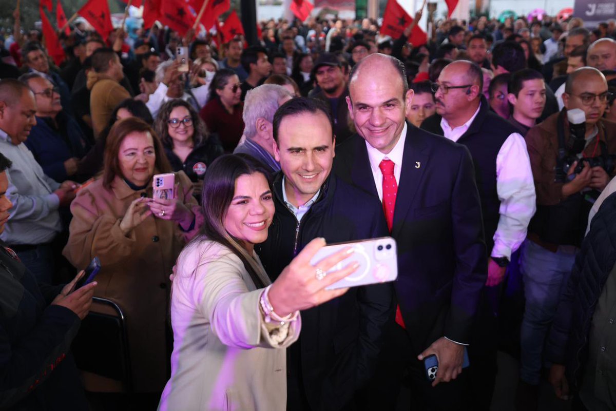 manolojim's tweet image. Vamos a seguir trabajando en equipo para que Coahuila se consolide como el mejor lugar de México para vivir con nuestras familias. 👍🏼🤠💪🏼 ¡Enhorabuena! #CoahuilaPaDelante #APasosDeGigante (2/2)