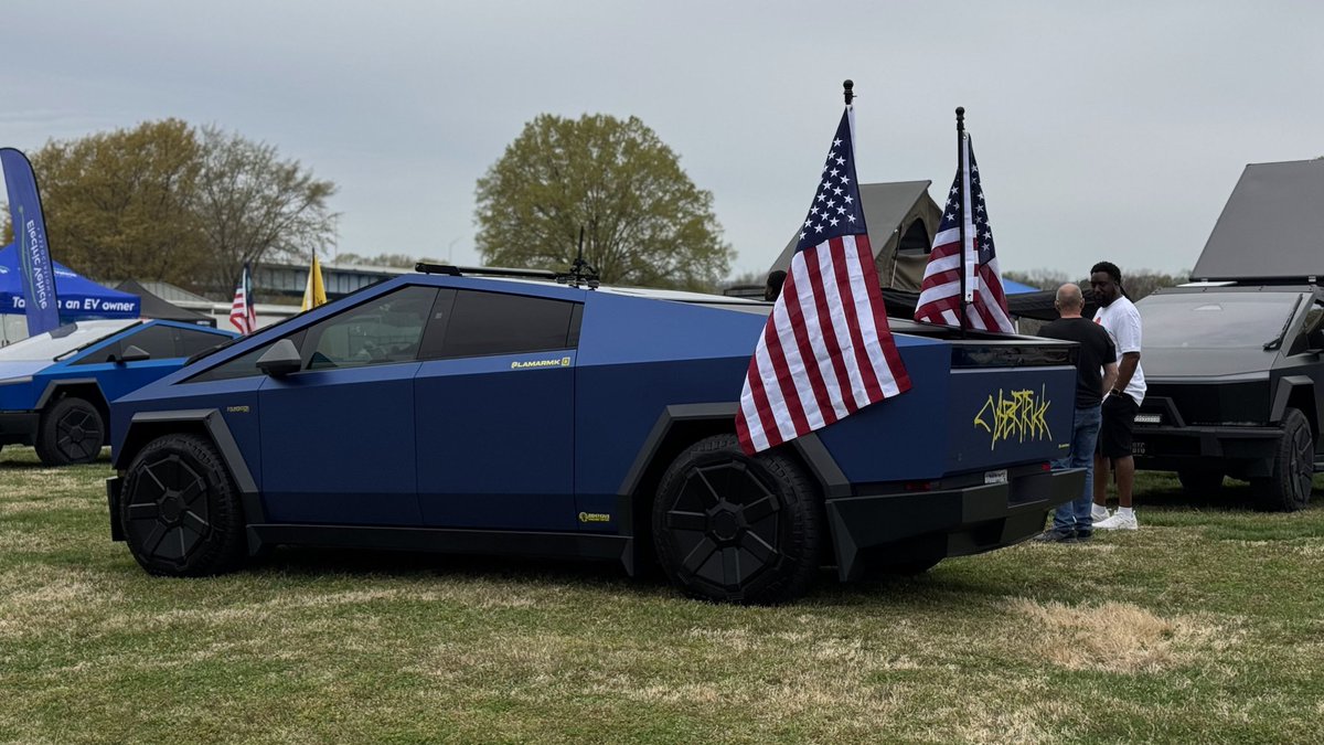 LamarMK's tweet image. Hey @elonmusk, hopefully you see this. I know Tesla is planning to move FSD to a subscription only model, which makes sense from a business perspective.

But I have a proposal. The people who bought FSD outright didn't just buy a feature. They invested in the vision. They funded…