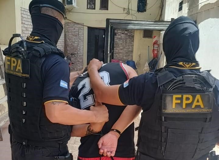 4PAgenda's tweet image. Despliegue: En cinco #procedimientos, la #FPA secuestro #cocaína y marihuana en distintos puntos de la provincia

#Cordoba

agenda4p.com.ar/2026/01/19/des…