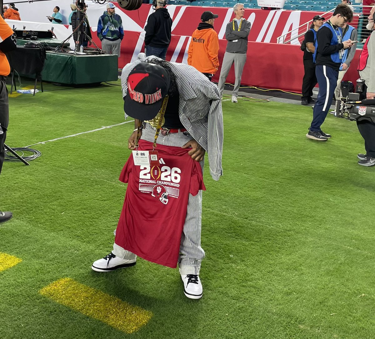 STRAPPEDUS's tweet image. Lil Uzi Vert pulled up to the CFB National Championship Game after being invited by Fernando Mendoza 🏈🏆