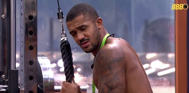 Dantinhas's tweet image. Matheus sobre Ana Paula: “Eu comecei a defender a Milena, que ela é empregada doméstica, e ela começou a abrir pra uma situação política. Fiquei até constrangido. Não vou ficar nessa aí. Ela [Ana Paula] começou: ‘Ah, por isso que sou a favor do 5x2. Ah, elite brasileira’. São 4,…