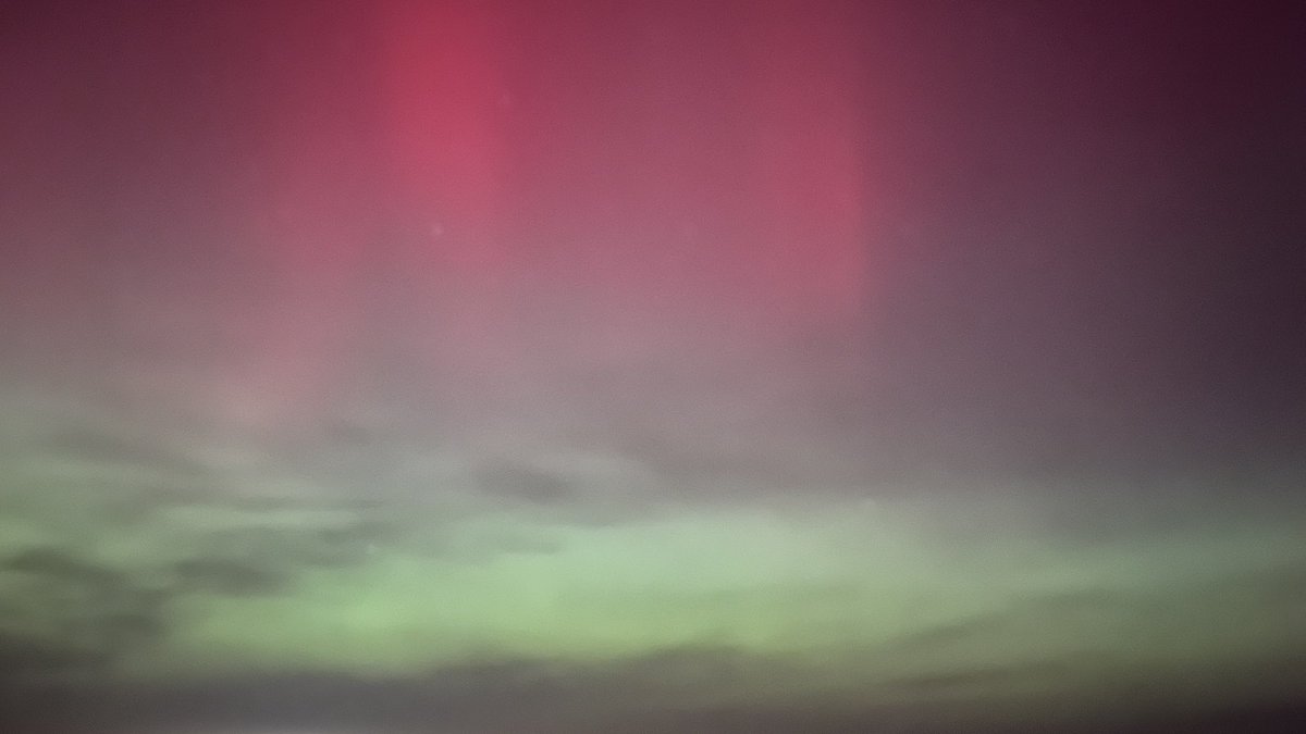 itsme_miep's tweet photo. Het blijft toch een prachtig natuurverschijnsel .. 💕 #noorderlicht #northernlights #aurora https://t.co/7TcpJgUyZx