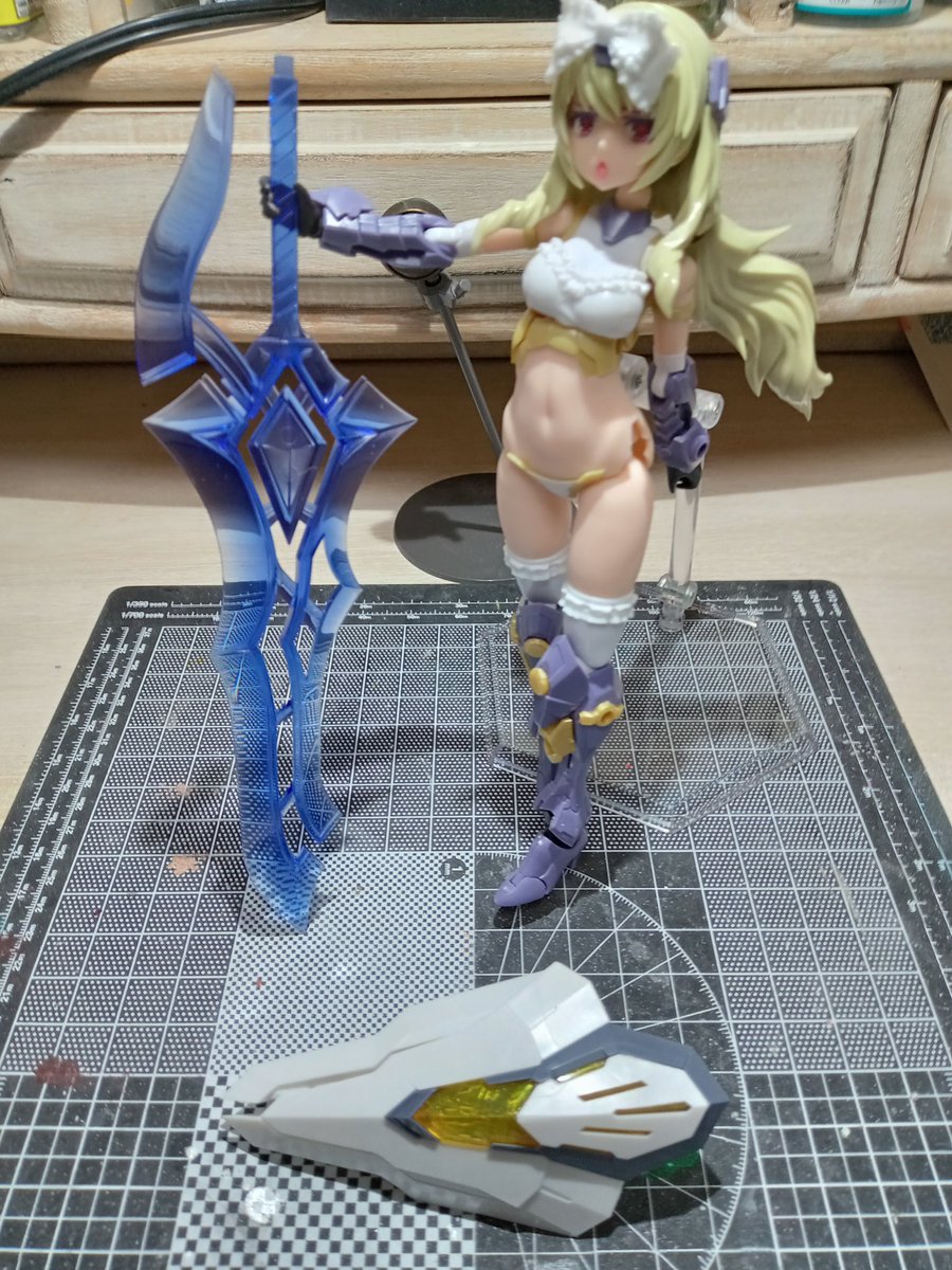 kuro_ero_sist's tweet image. おはようございます。お仕事です。

未だに咳と鼻水と痰によるバトルボーナスが継続中で更には外は風のヒューイとのコラボ中です(※要は強風と言いたい

昨日なんですが、結局寝るまでモモちんは場所を譲ってくれませんでした(

それでは関係各員、ご安全に〜