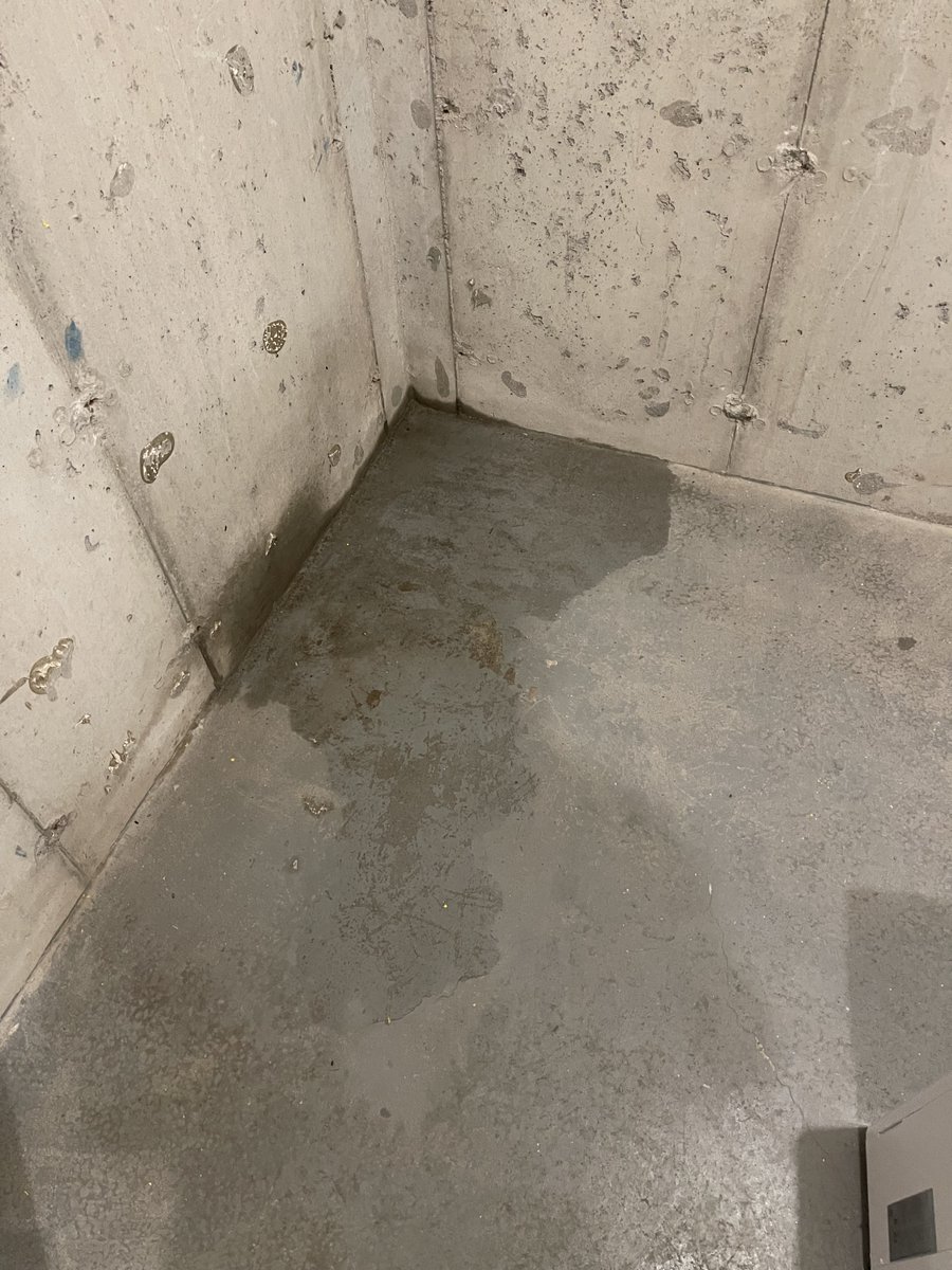 💡Snow melt + concrete walls = a recipe for a wet cold room ❄️💧 Shovel snow away from your exterior walls now to stop water from finding its way inside!

#HomeMaintenance #WinterTips #BasementLeak #ColdRoom #FoundationRepair #HomeOwnerTips