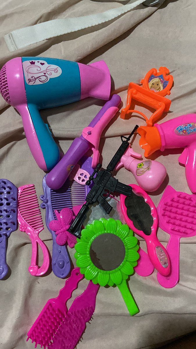 “Vou mandar uns brinquedos antigos pra sua criança” 💅💅💅💅💅💅🔫💕💄👸🏻👑💖🌸🌷🌺 kkkkkkkkkkk oh gente