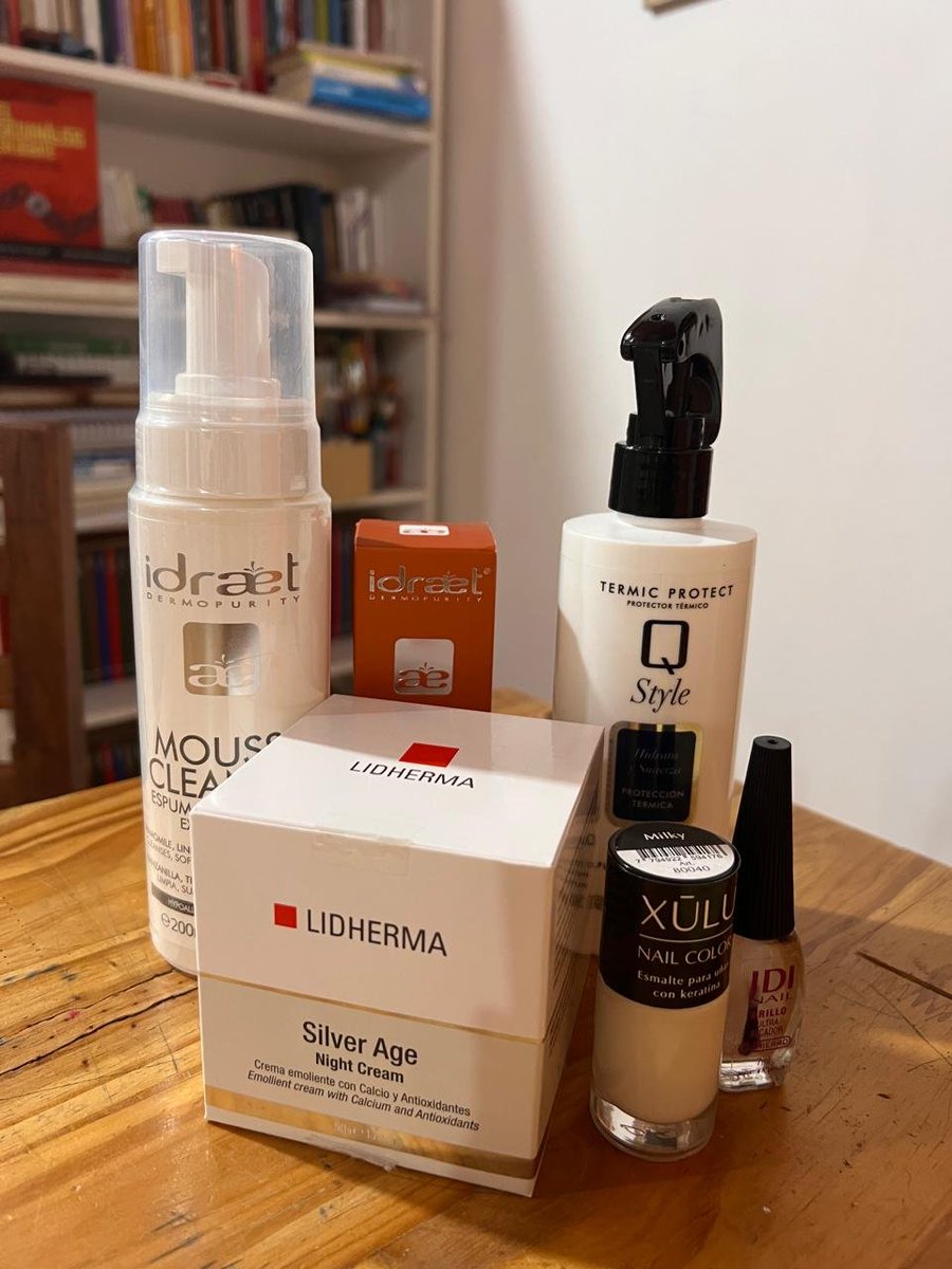 BarbInControl's tweet image. Just the essentials