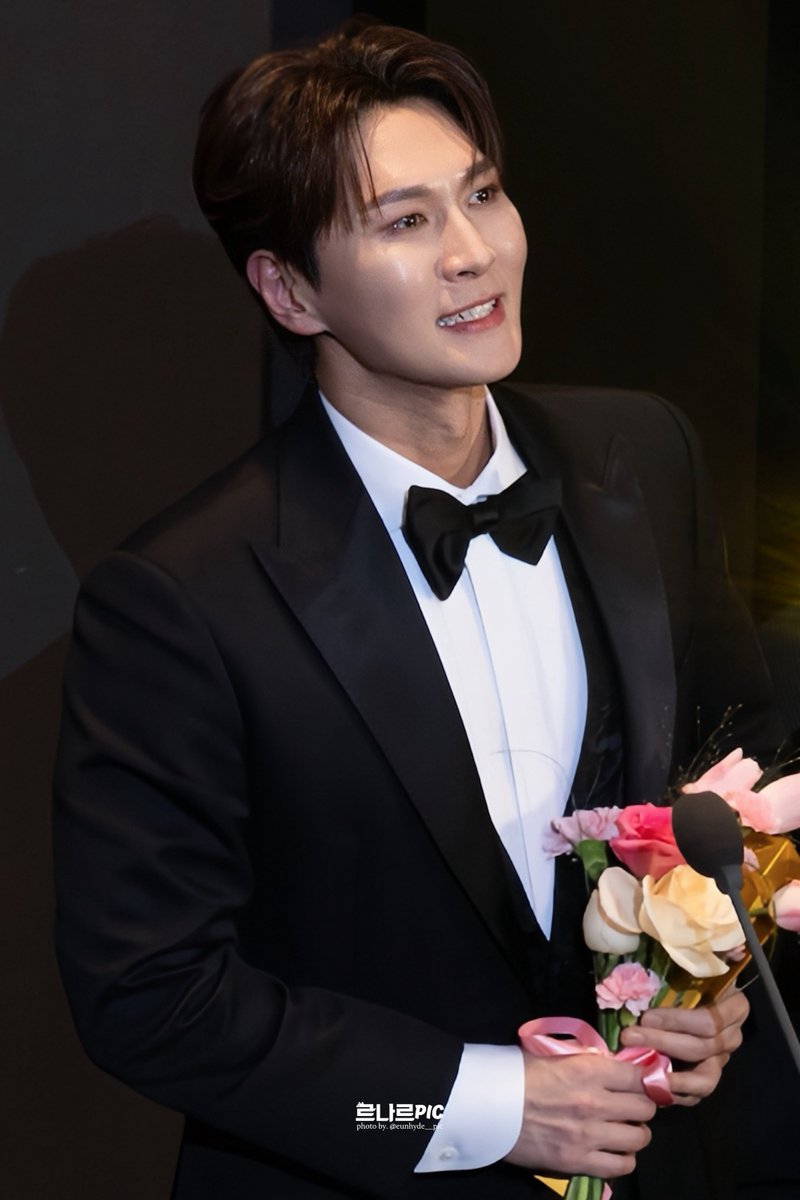 20년 일한 뮤배 눈이 이런데 내가 어떻게 안좋아해 ••••