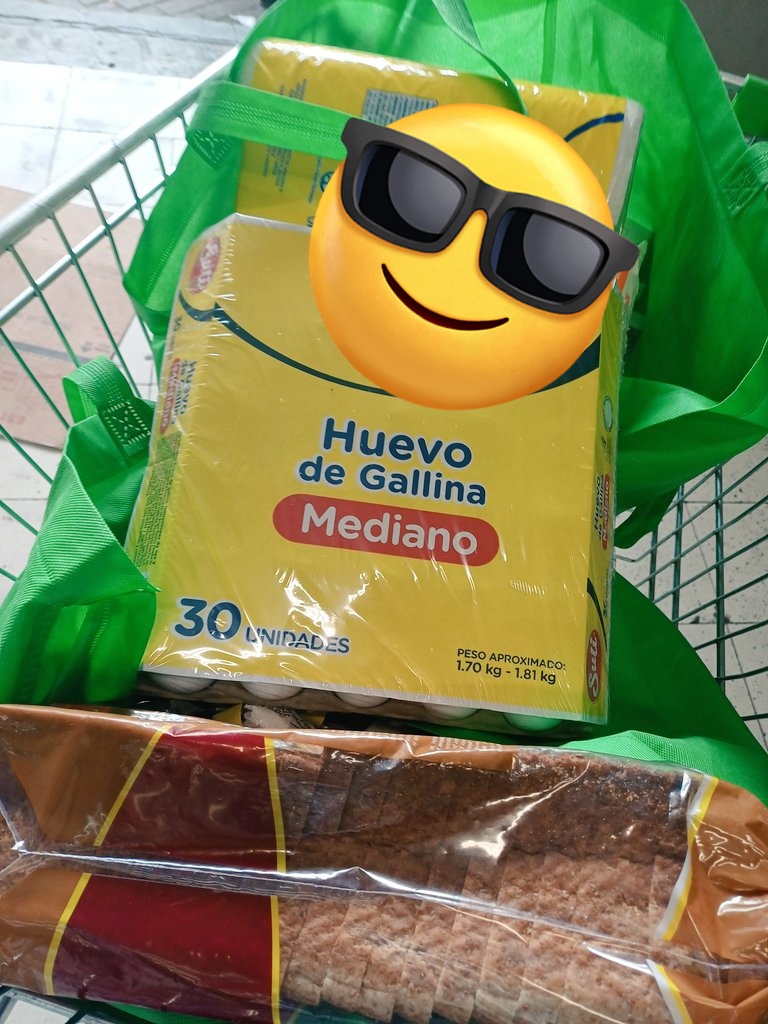 KattRodriguez3's tweet photo. Adiós, adiosito a mi quincena... 👋💸 Pero aquí presumiendo la despensa de la quincena completa. Tiembla, Elon Musk, que mi fortuna me dura hasta que salga del súper. 🤡✨🛒" https://t.co/UxpRqe4Qv7