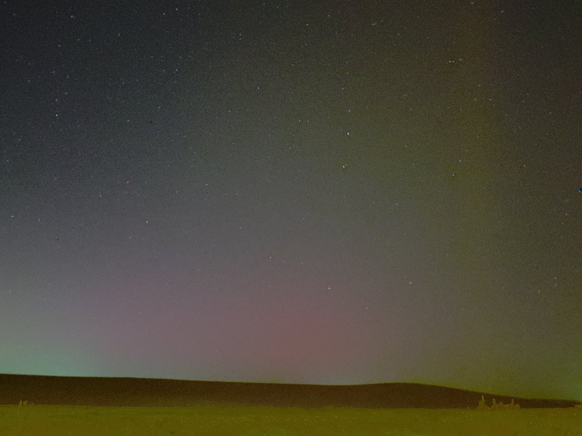 DAVIDcotense's tweet photo. Nunca pensé ver auroras boreales desde Coto de Bornos, Cádiz, Andalucía, España,hace unos minutos, 36,85281° N, 5,69455° O https://t.co/4R3c9vww5m